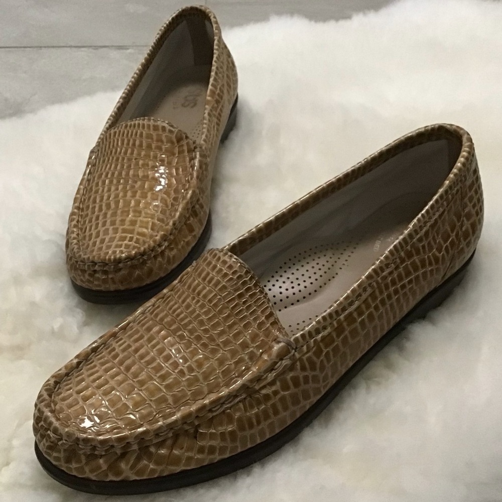 SAS Simplify Slip-On Loafers Patent Leather Faux Crocodile Beige
